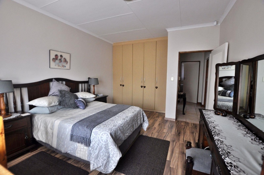 4 Bedroom Property for Sale in Fraaiuitsig Western Cape